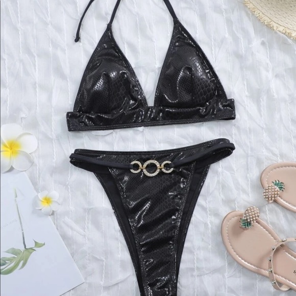 Bikini - Picture 2 of 3